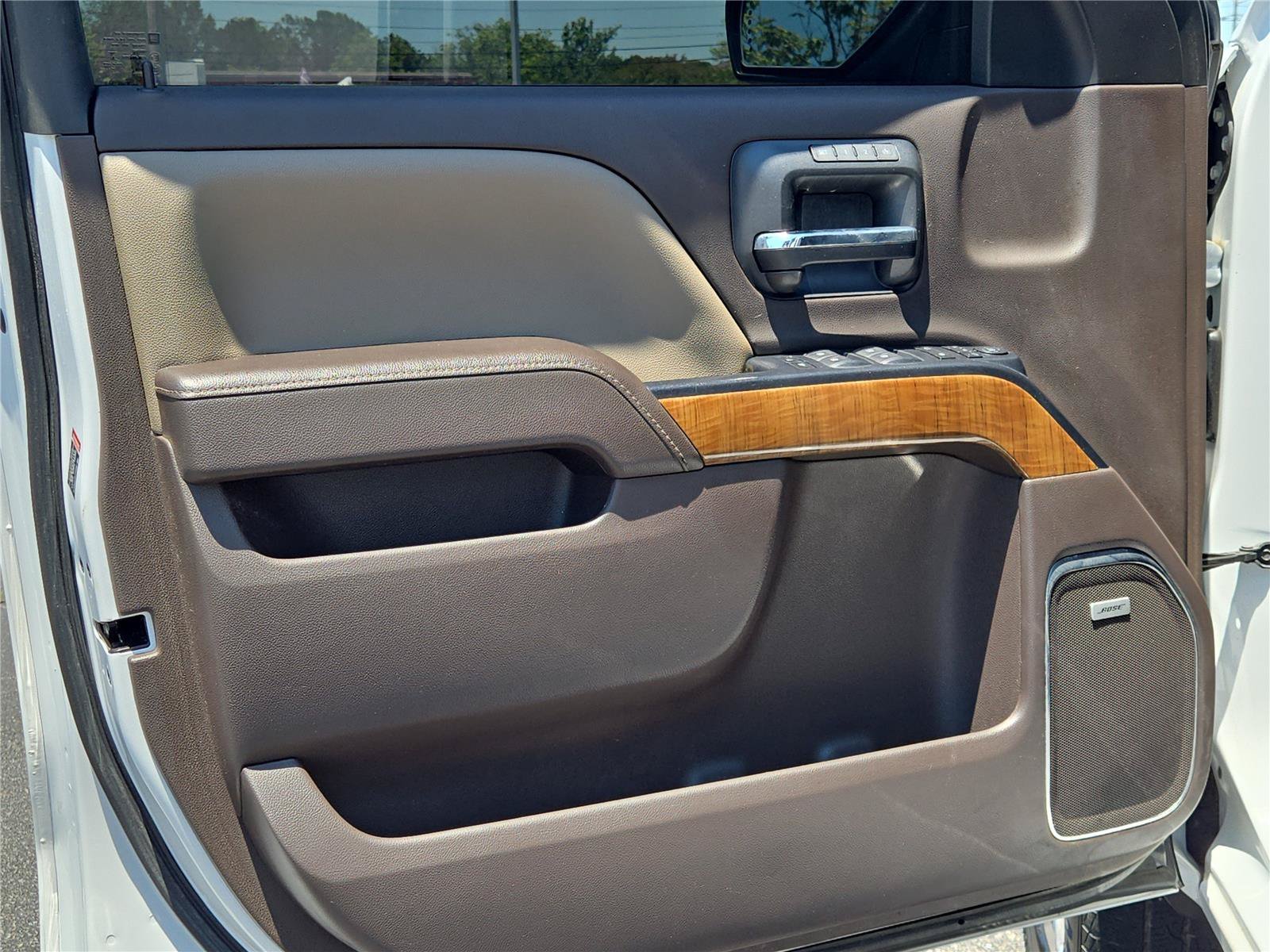 Used 2018 White GMC SLT image 17
