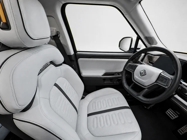 Used 2024  Rivian Adventure image 14