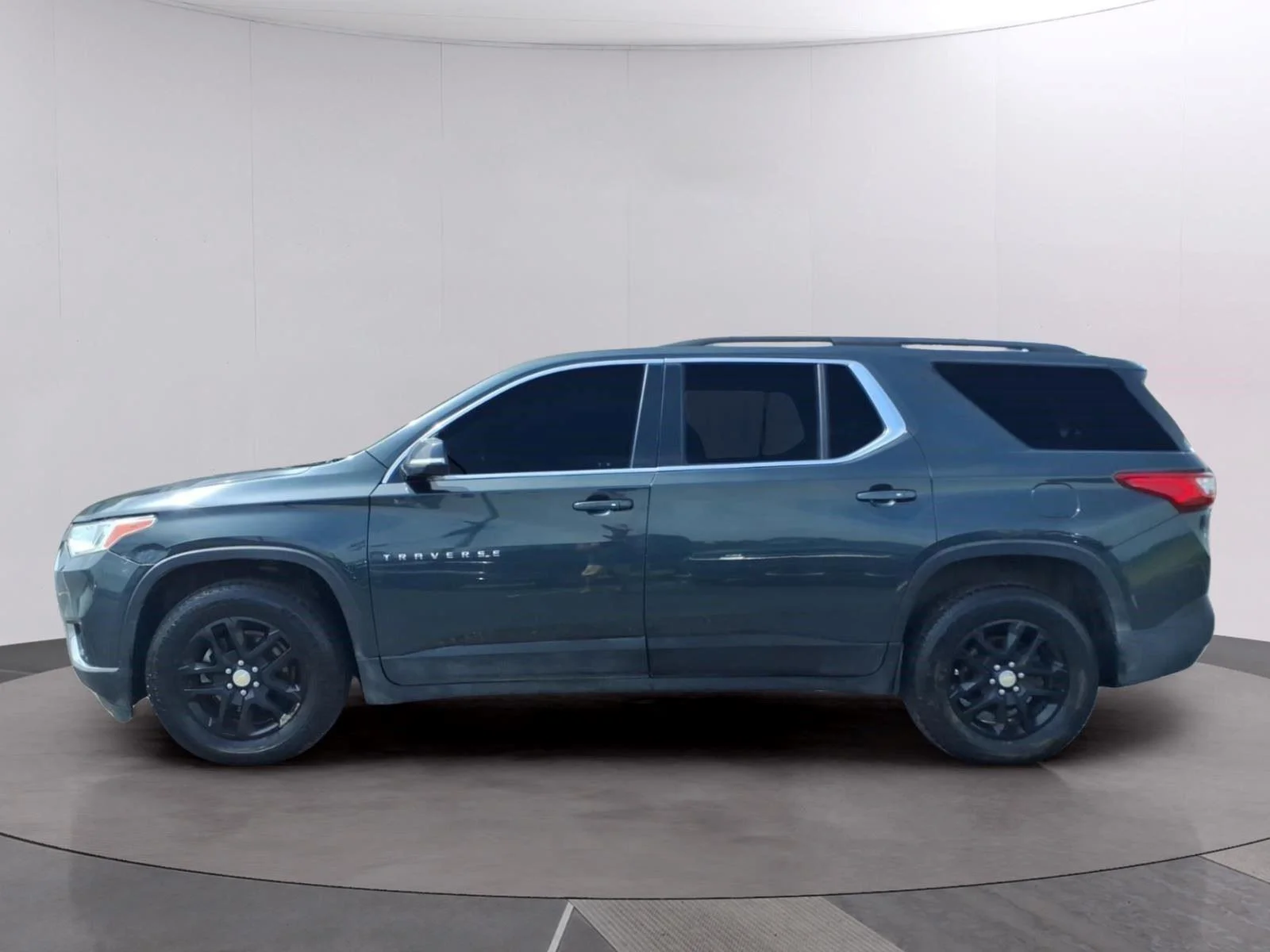 Used 2020 GRAPHITE METALLIC Chevrolet LT Cloth image 2