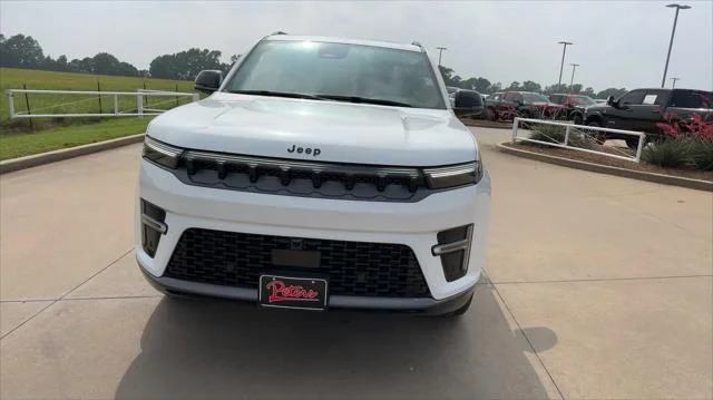 New 2026 Bright White Clear-Coat Exterior Paint Jeep Limited Altitude image 4