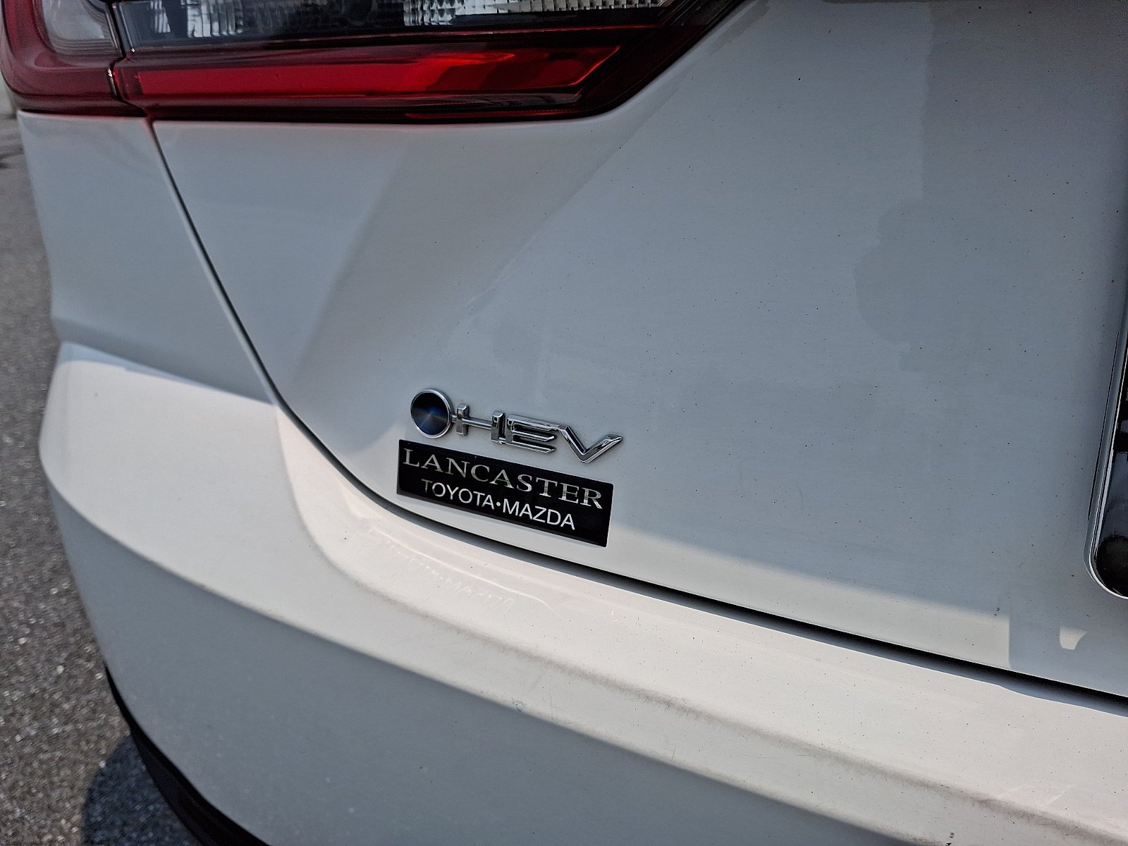 Used 2025 Wind Chill Pearl   089 Toyota LE image 29