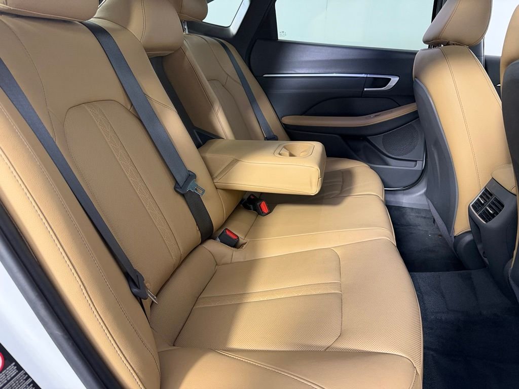 Used 2021 Quartz Hyundai Limited image 29