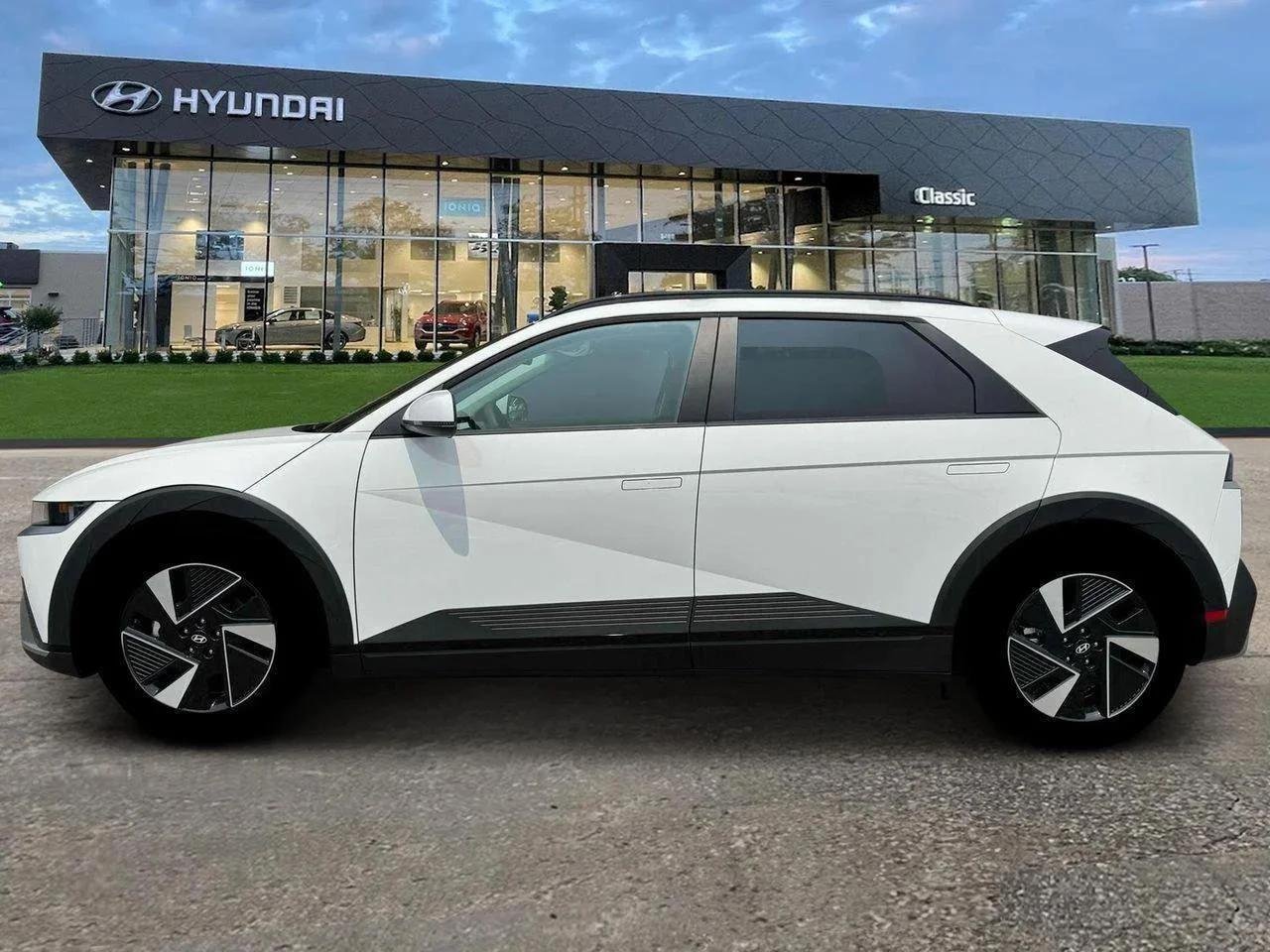 New 2025 Atlas White Hyundai SEL image 3