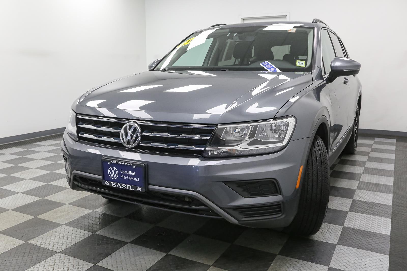 Used 2021 Platinum Gray Metallic Volkswagen SE image 5