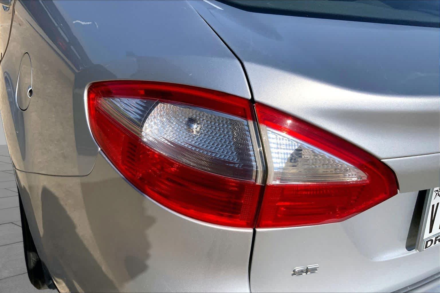 Used 2014 Ingot Silver Metallic Ford SE image 24