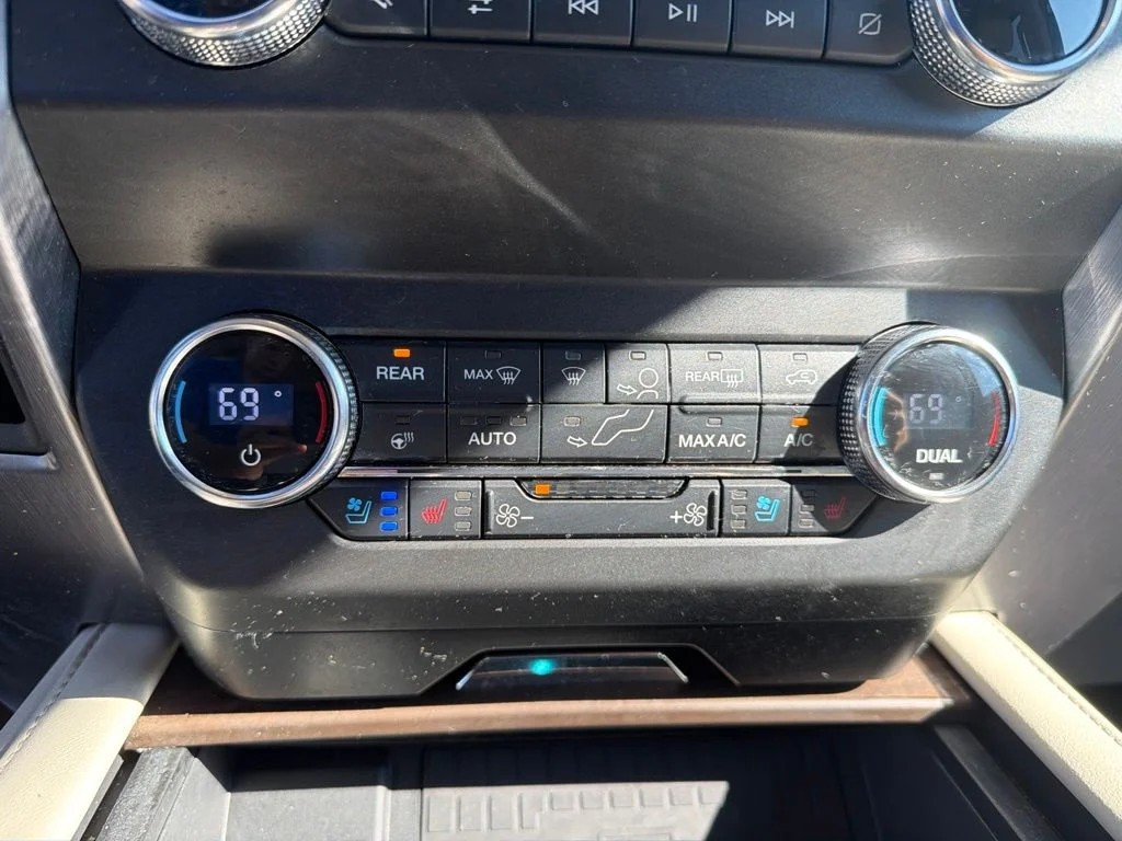 Used 2019 White Ford Platinum image 19