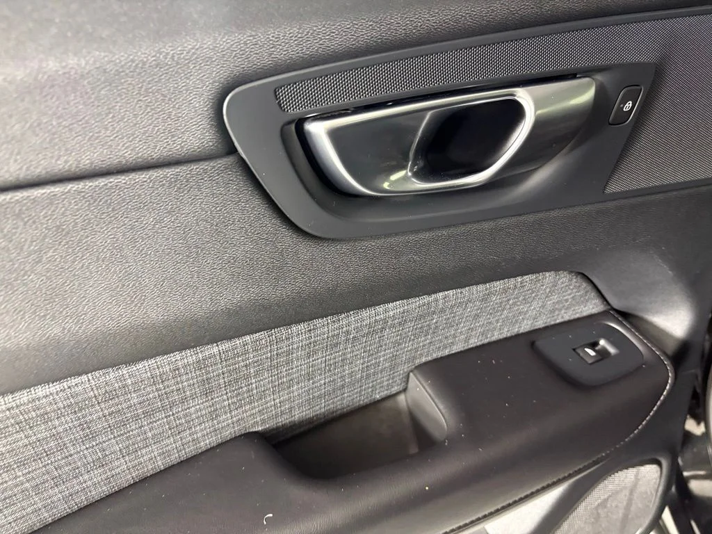 Used 2024 Onyx Black Metallic Volvo Core image 35