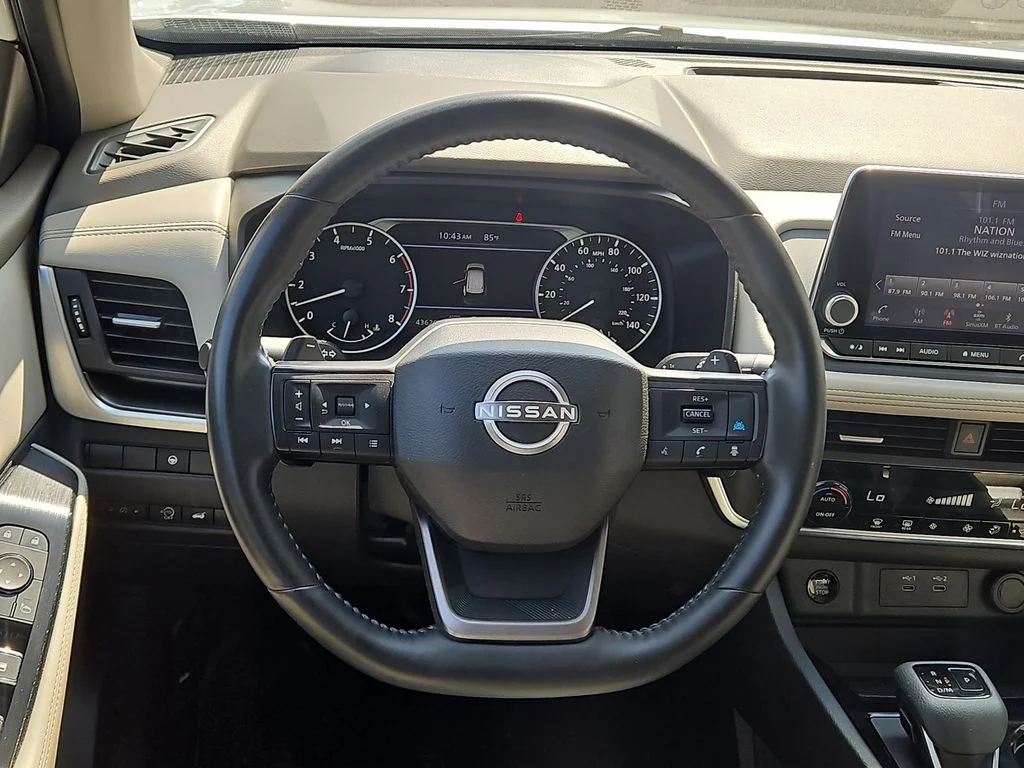 Used 2025 White Nissan SV image 27