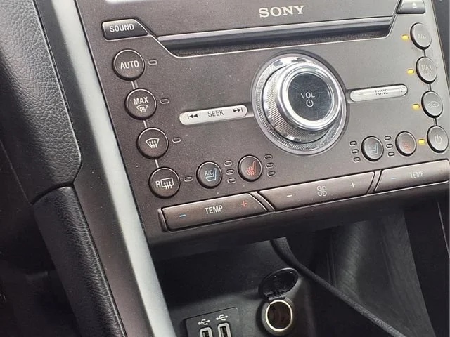Used 2020  Ford Titanium image 9