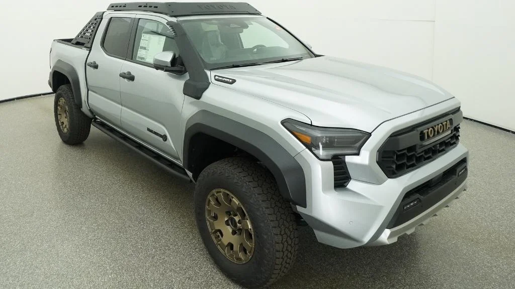 New 2026 Celestial Silver Metallic Toyota Trailhunter image 32