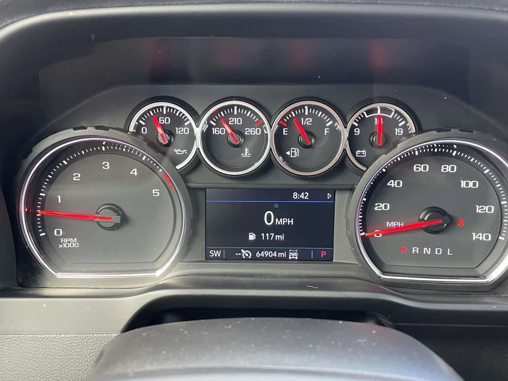 Used 2021 SILVER ICE METALLIC Chevrolet LT image 23