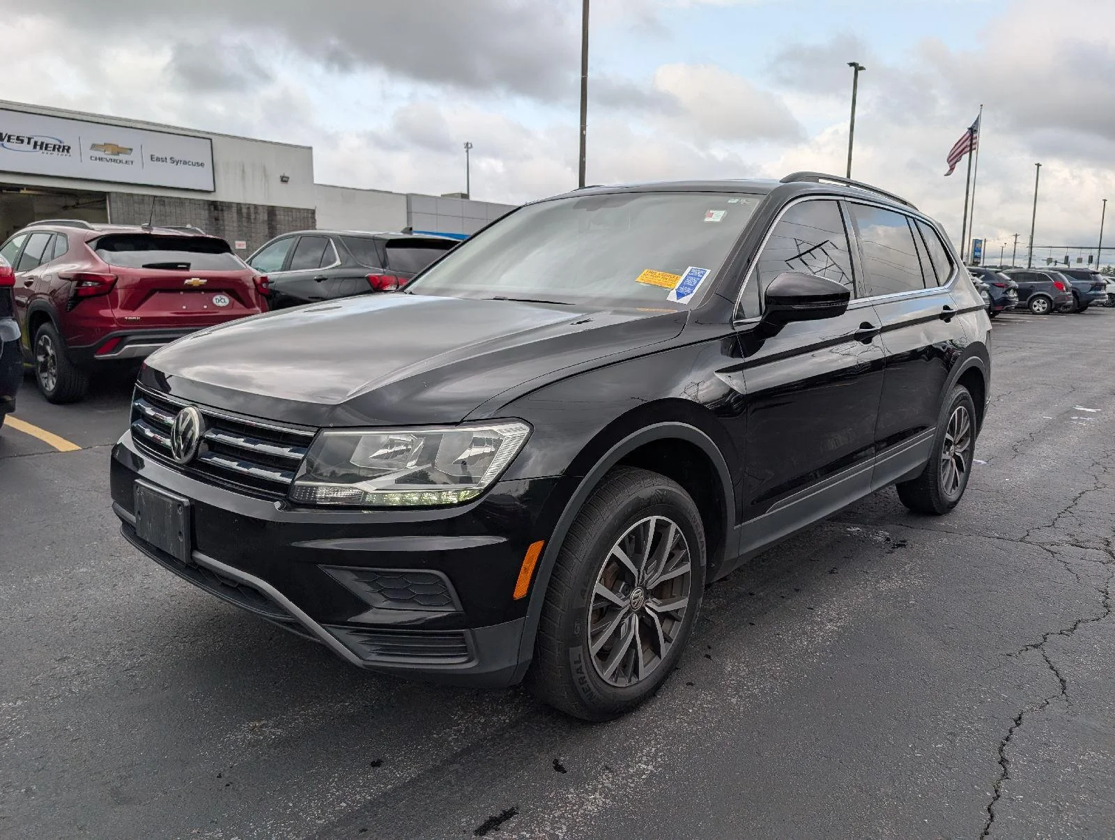 Used 2019  Volkswagen SE image 4