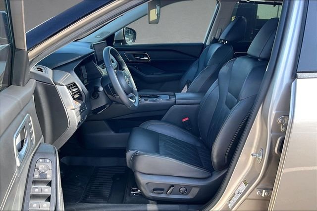 Used 2024 Gold Nissan Platinum image 22