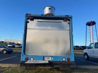 Used 1999 Blue Freightliner Walk-In Van image 4