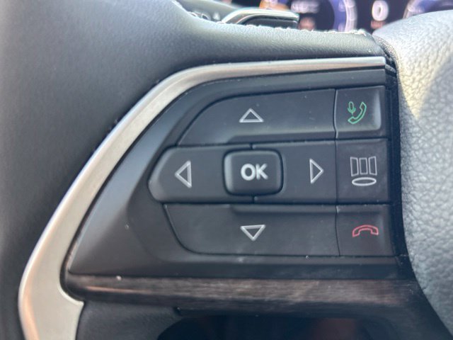 Used 2023 Diamond Black Crystal Pearlcoat Jeep Limited image 20