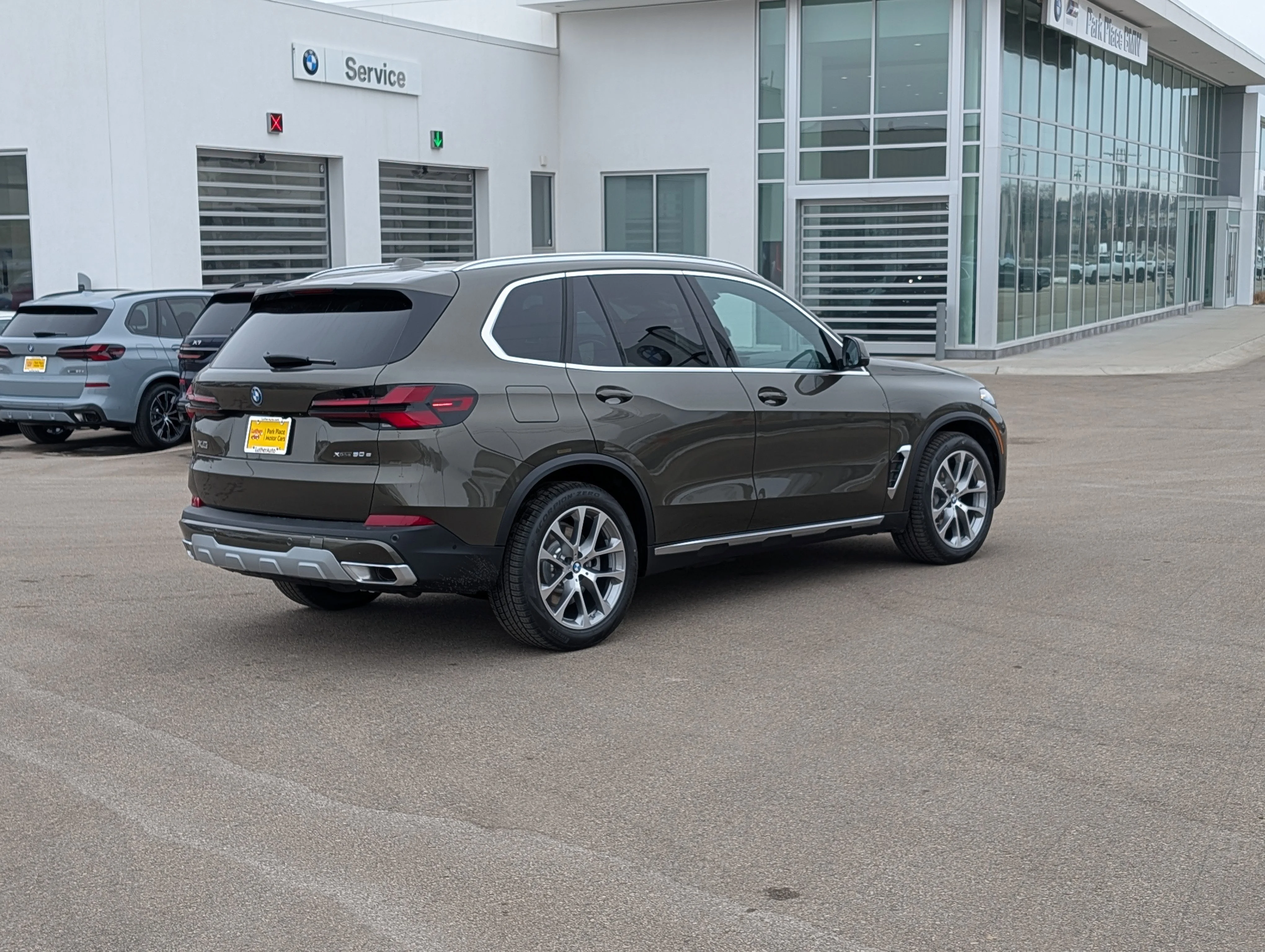 New 2026 Manhattan Green Metallic BMW xDrive50e image 2