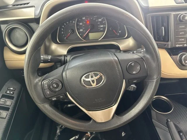 Used 2015 White Toyota XLE image 28
