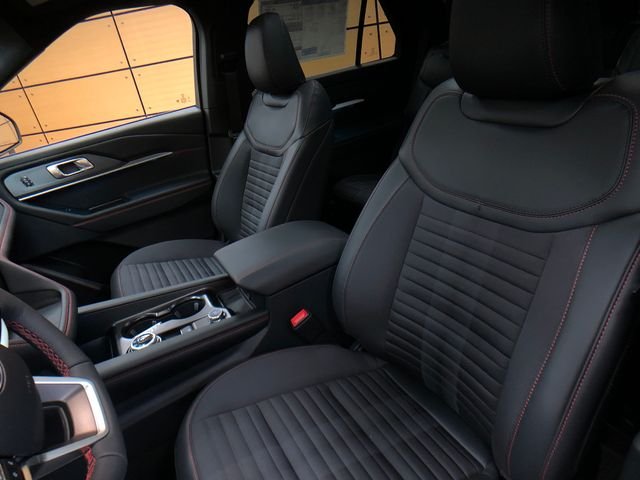 New 2026 Carbonized Gray Metallic Ford ST-Line image 10