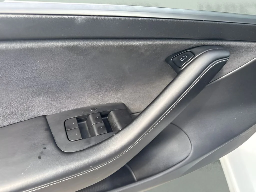 Used 2021 White Tesla Long Range image 29