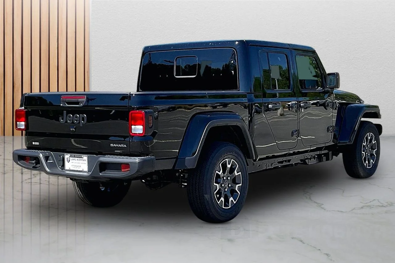 New 2026 Black Clear-Coat Exterior Paint Jeep Sahara image 9