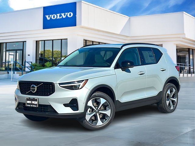 New 2026 Volvo XC40 B5 AWD Plus