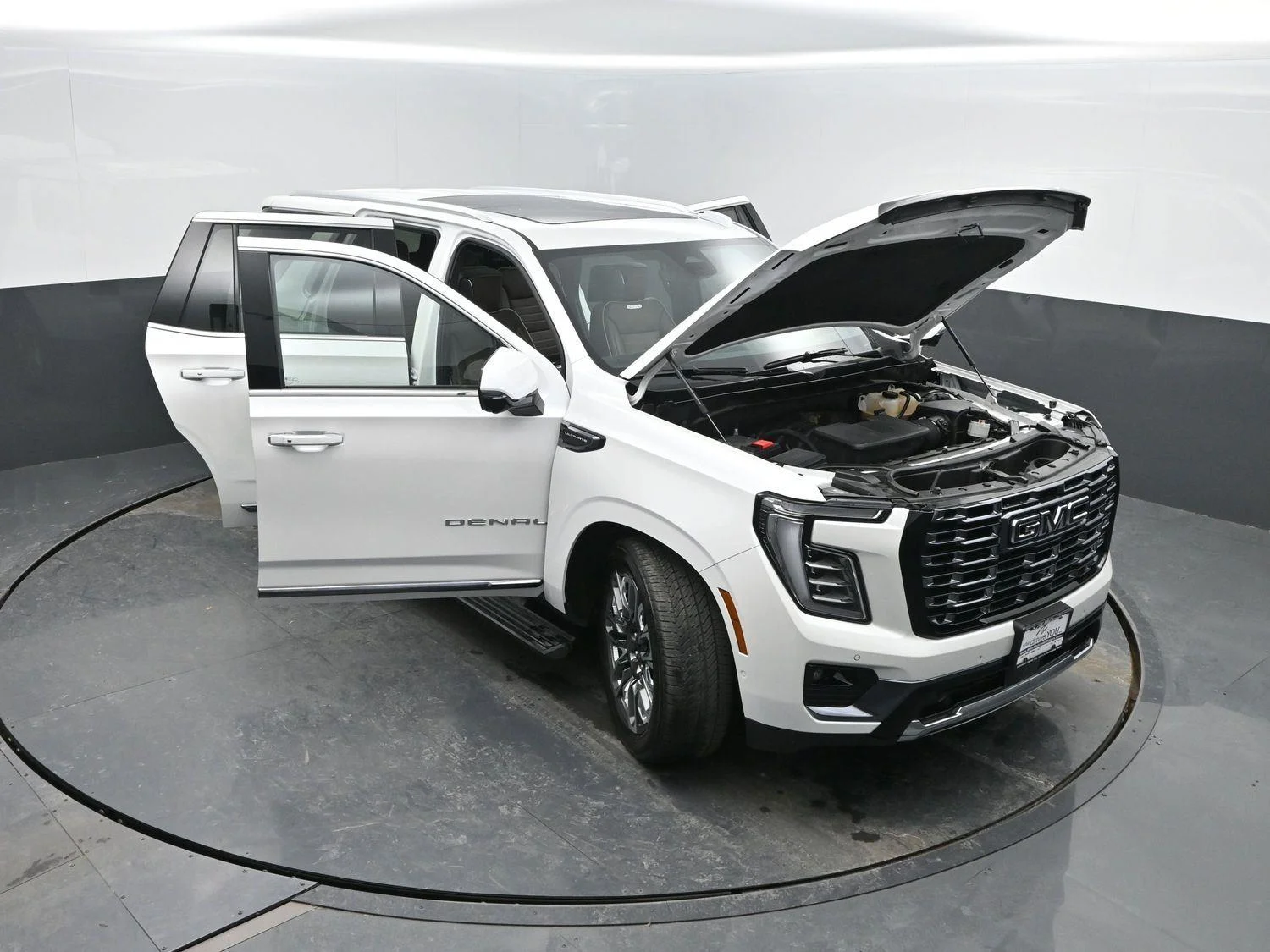 Used 2025 White Frost Tricoat GMC Denali Ultimate image 55