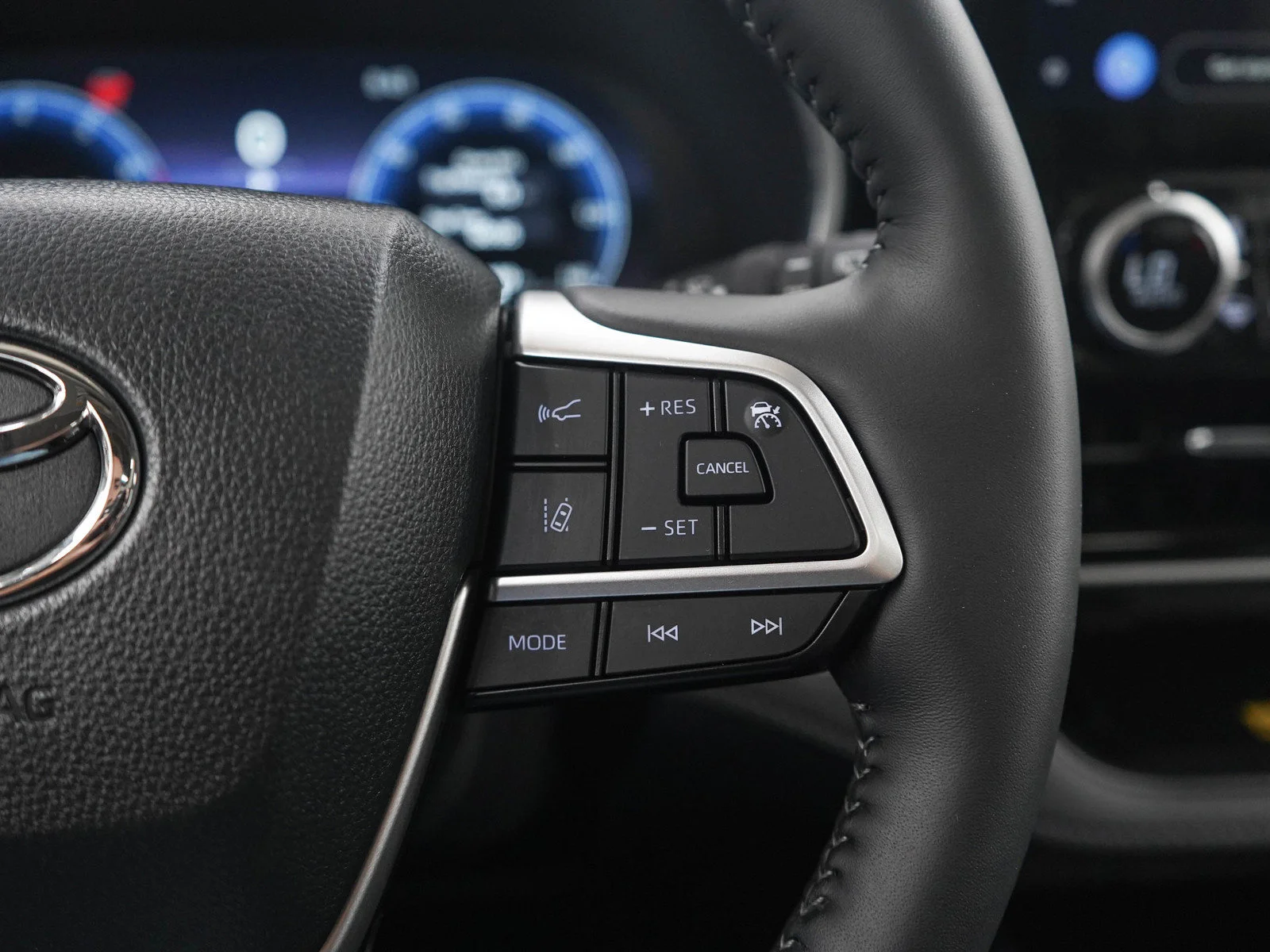 Used 2026  Toyota Hybrid Platinum image 26