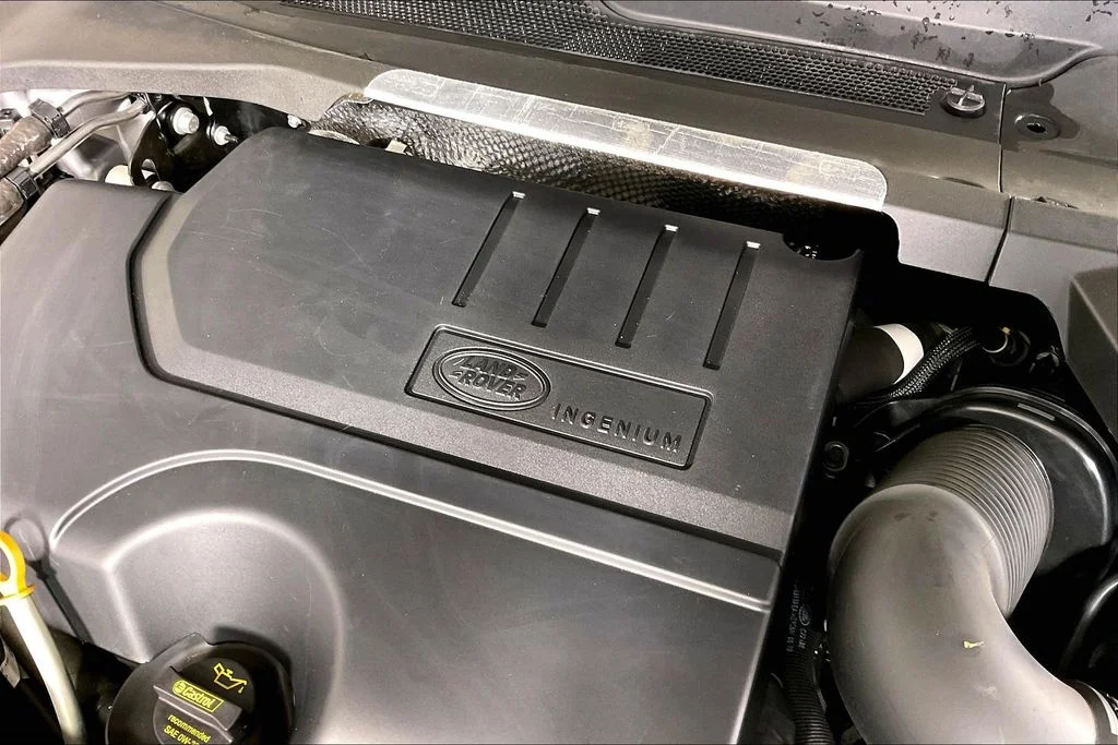 Used 2020  Land Rover SE image 31