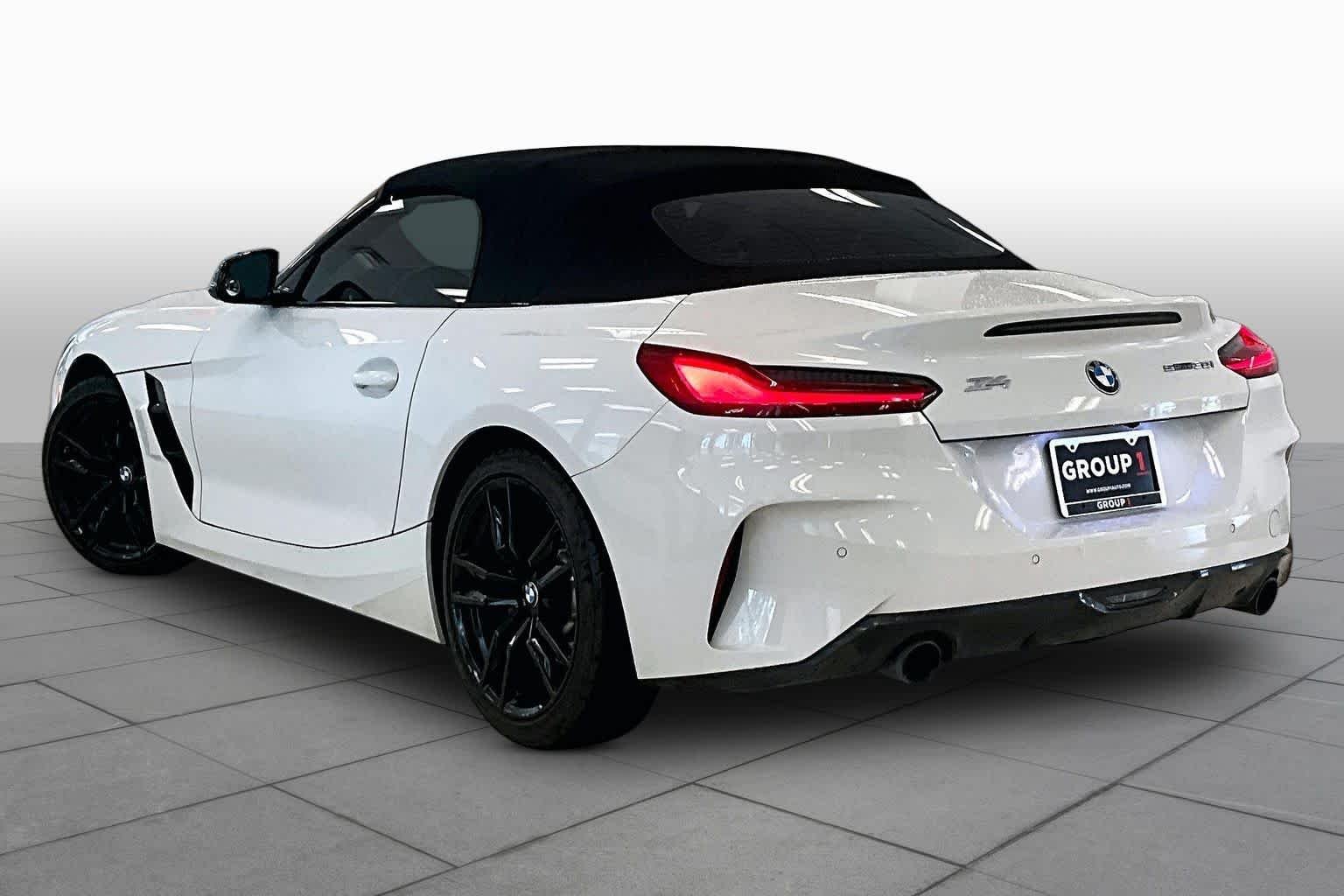 Used 2023 Alpine White BMW sDrive30i image 11