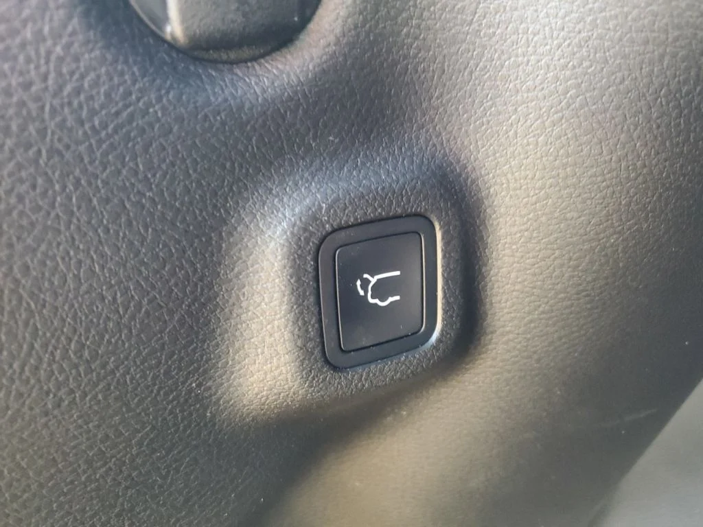 Used 2023 Silver Jeep Limited image 17