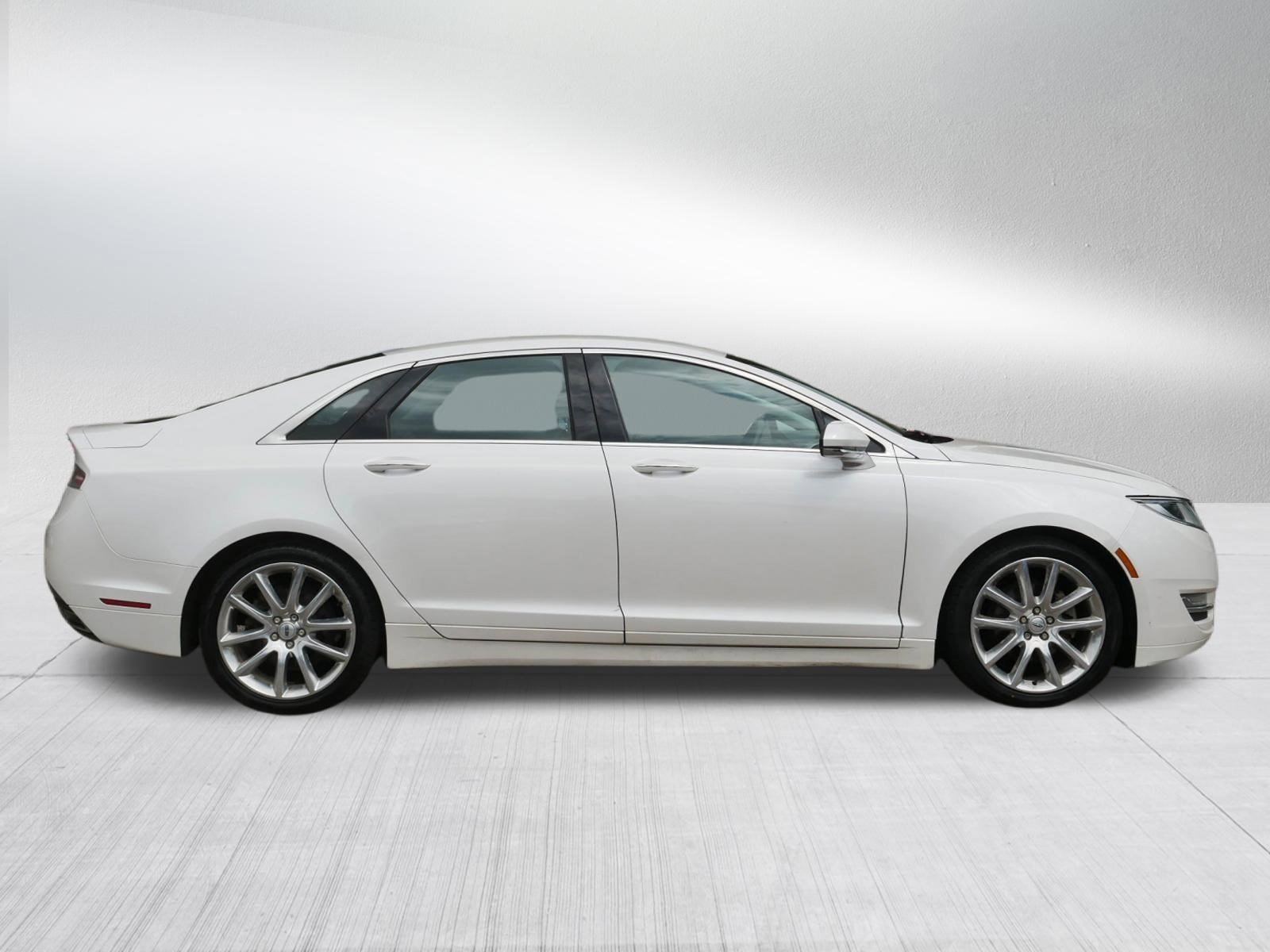 Used 2015 White Platinum Metallic Tri-Coat Lincoln Hybrid image 8