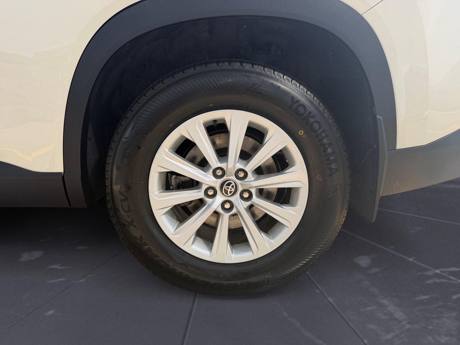 Used 2024 Cream Toyota XLE image 46