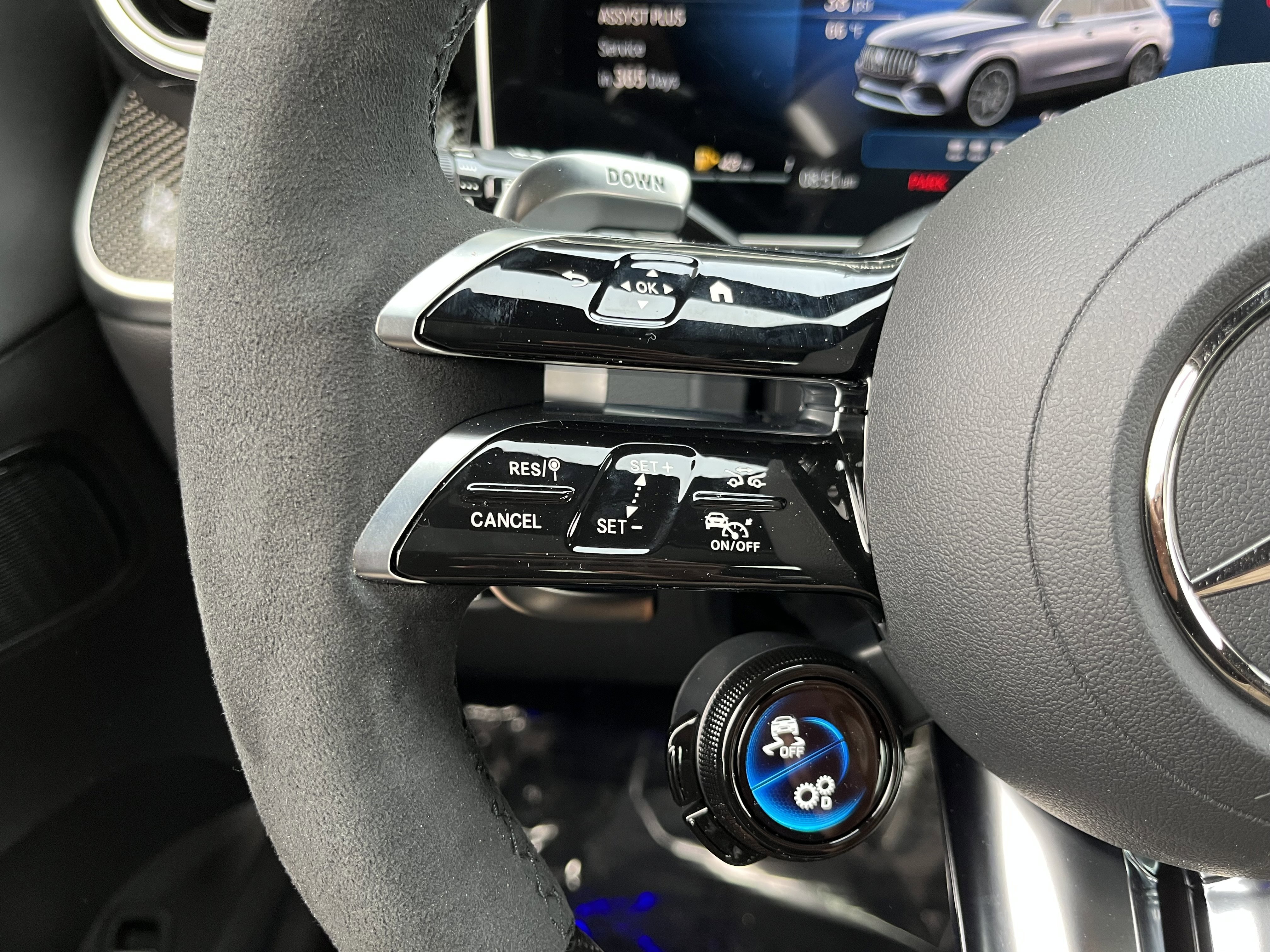 New 2026 MANUFAKTUR Alpine Grey Mercedes-Benz AMG® GLC 43 image 25