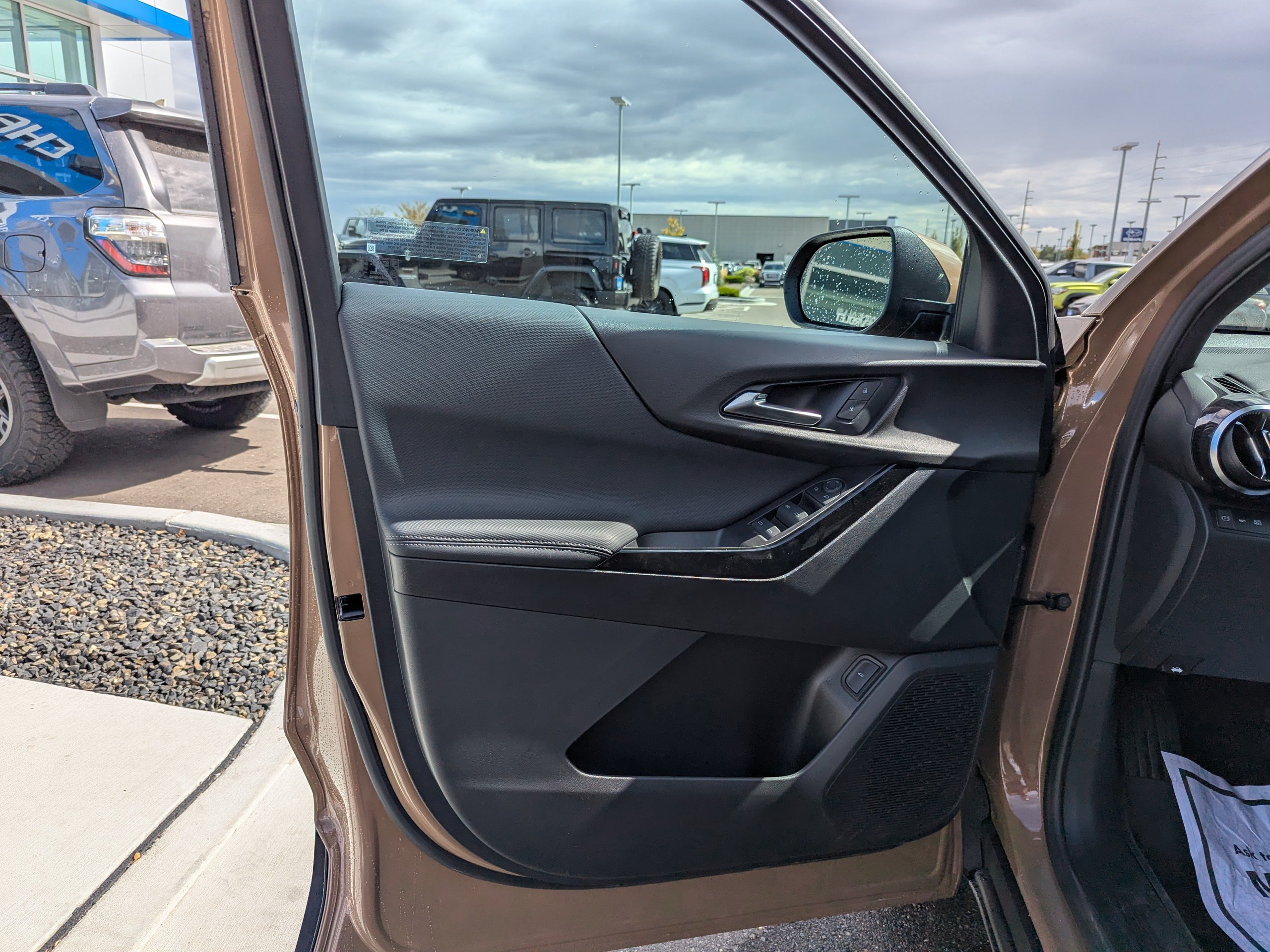 2027 Chevrolet Equinox LT - Photo 8