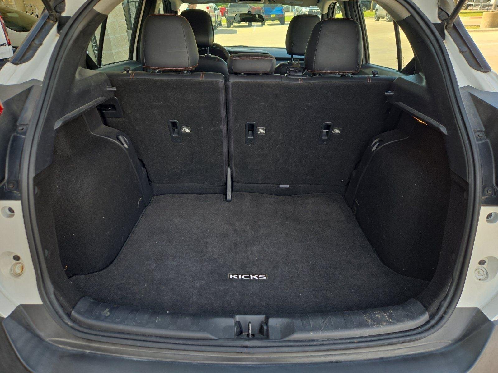 Used 2019 Aspen White Nissan SR image 25
