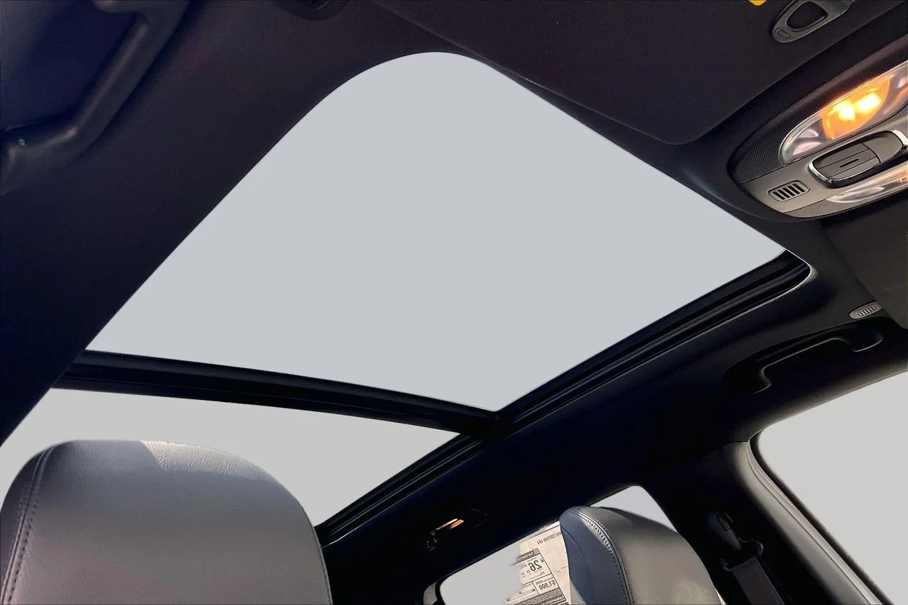 New 2026 Bright White Clearcoat Jeep Latitude image 13