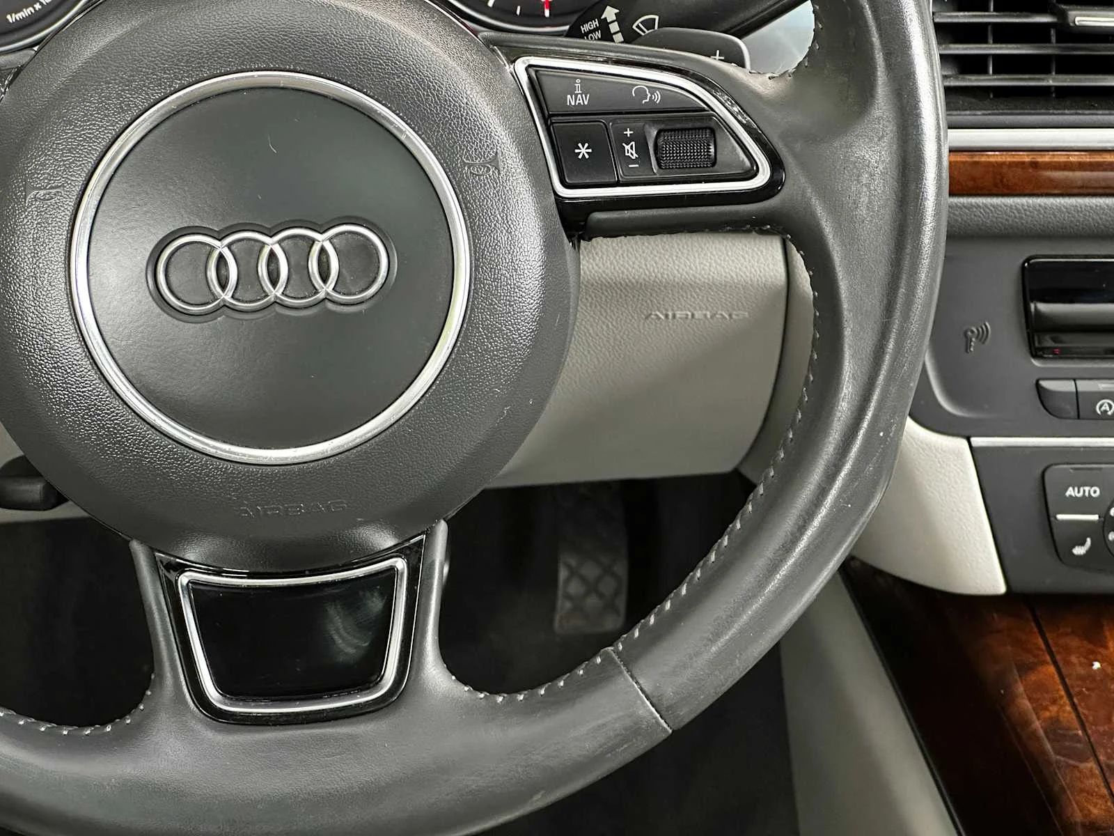 Used 2018  Audi Premium image 21