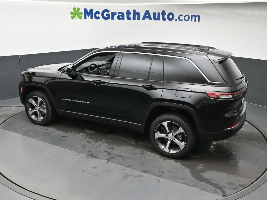 New 2026 Diamond Black Crystal Pearl-Coat Exterior Paint Jeep Limited image 24