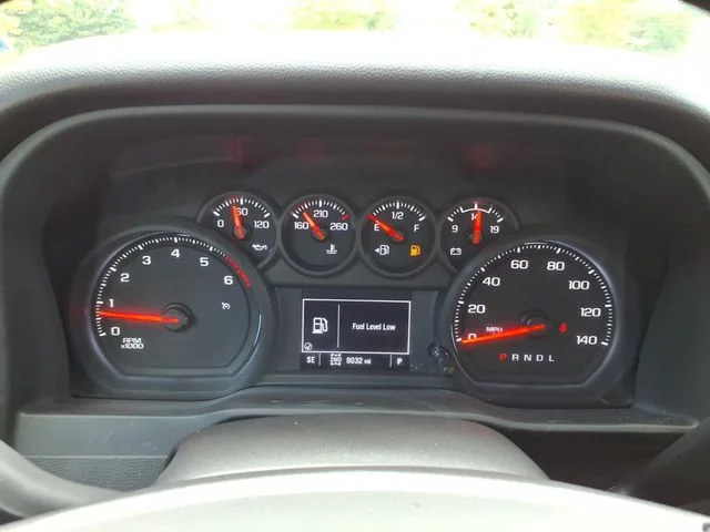 Used 2025 White Chevrolet Custom image 21