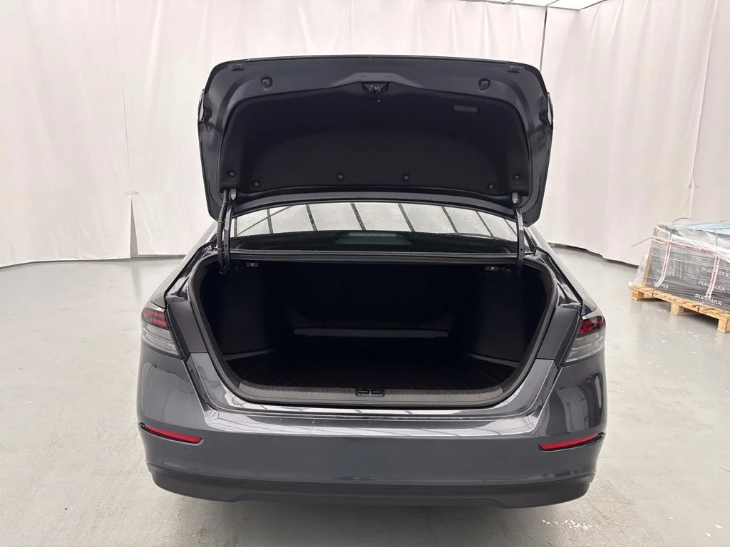 New 2026 Meteorite Gray Metallic Honda SE image 9