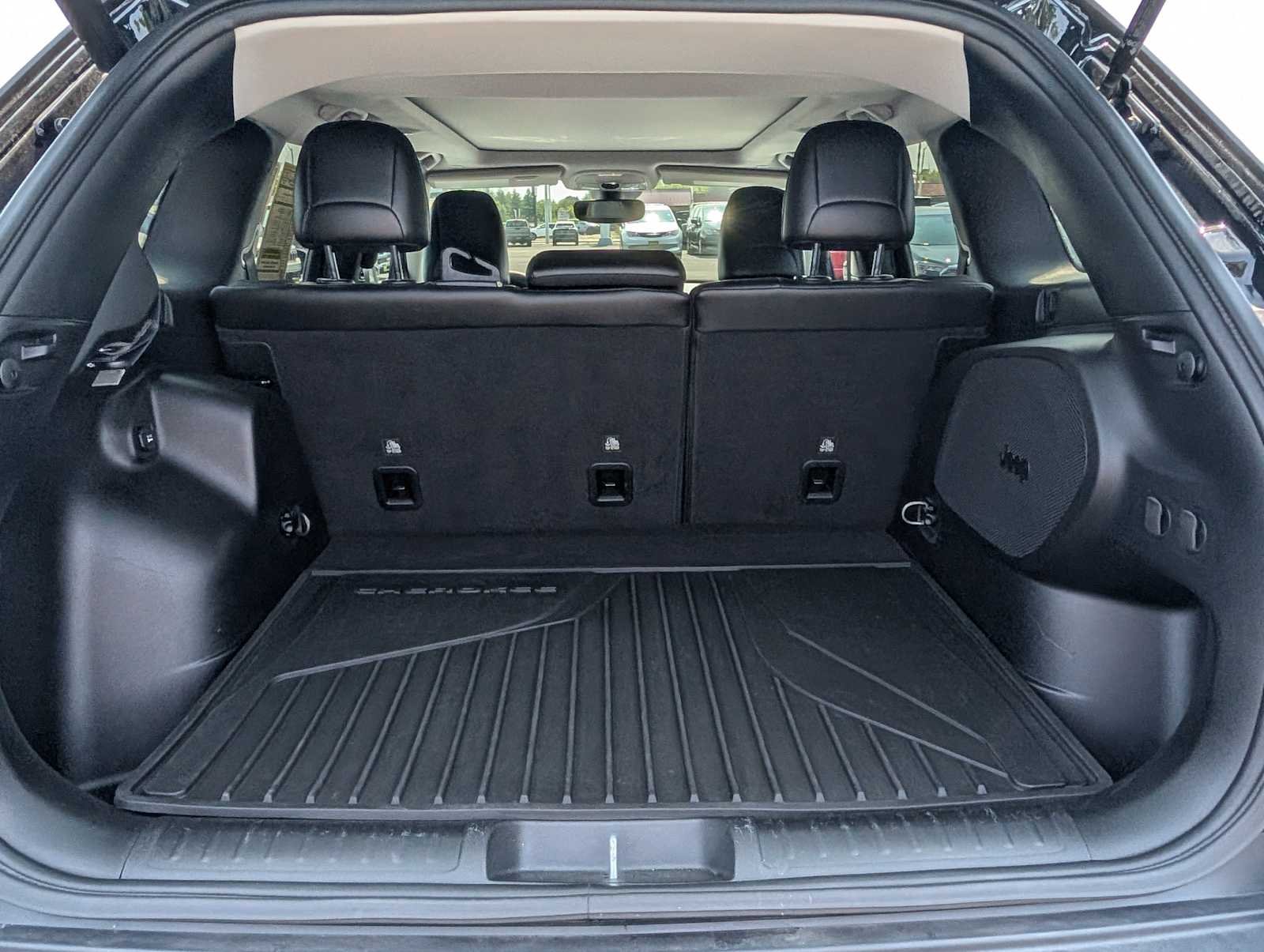 Used 2022 Diamond Black Crystal Pearlcoat Jeep Limited image 20