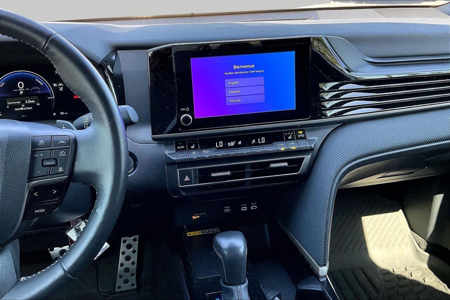 Certified Used 2025 Ice Cap Toyota SE image 6