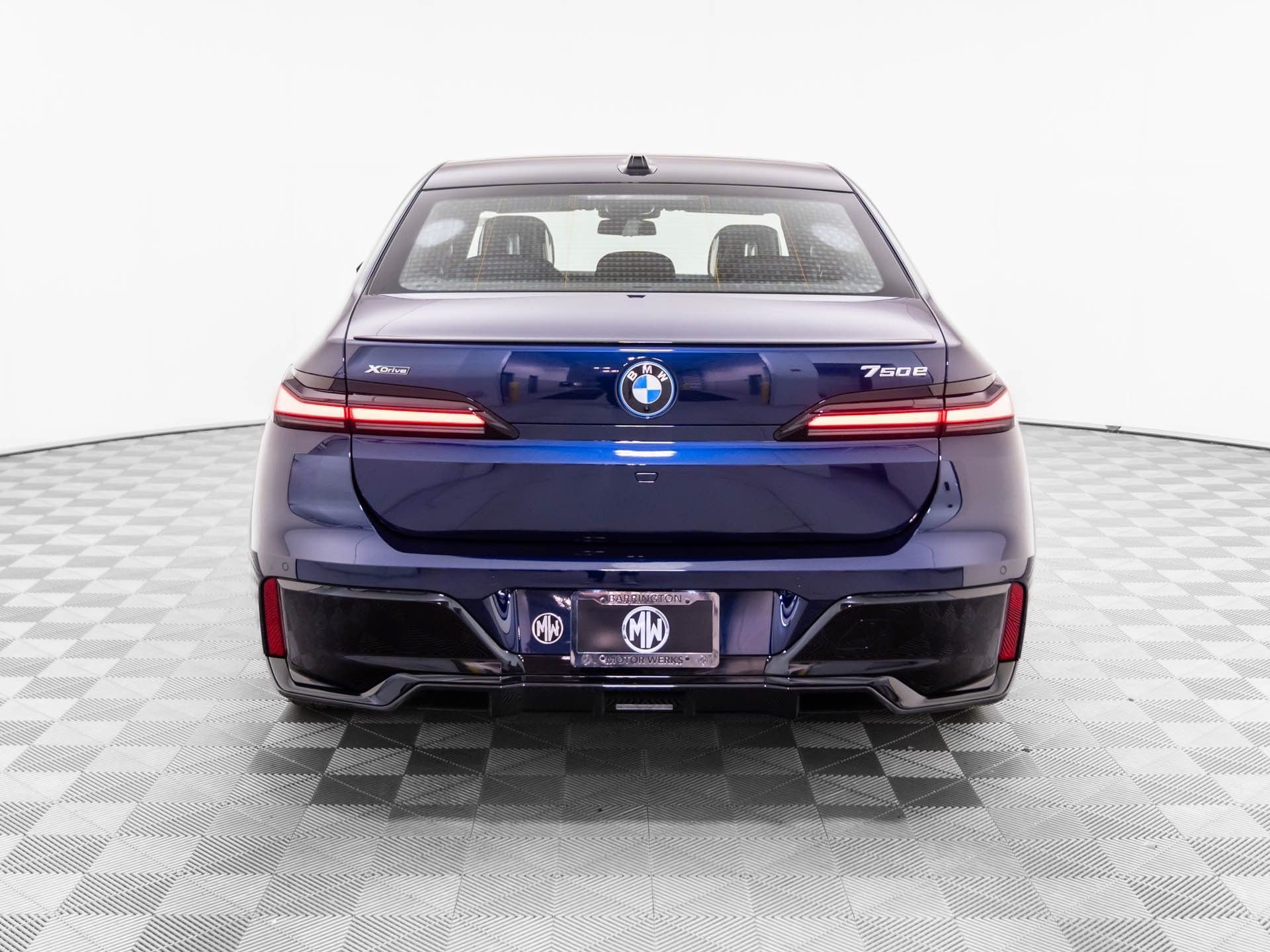 New 2026 Tanzanite Blue II Metallic BMW 750e xDrive image 5