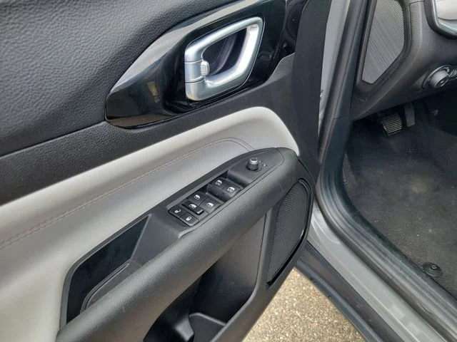 Used 2024 Gray Jeep Limited image 12