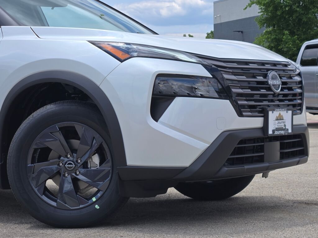 New 2026 Everest White Pearl TriCoat Nissan SV image 2