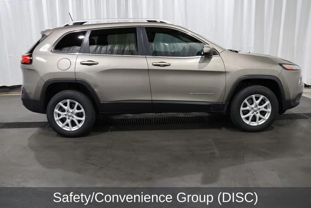 Used 2017 Jeep Cherokee Latitude with VIN 1C4PJMCB7HW659007 for sale in Grants Pass, OR