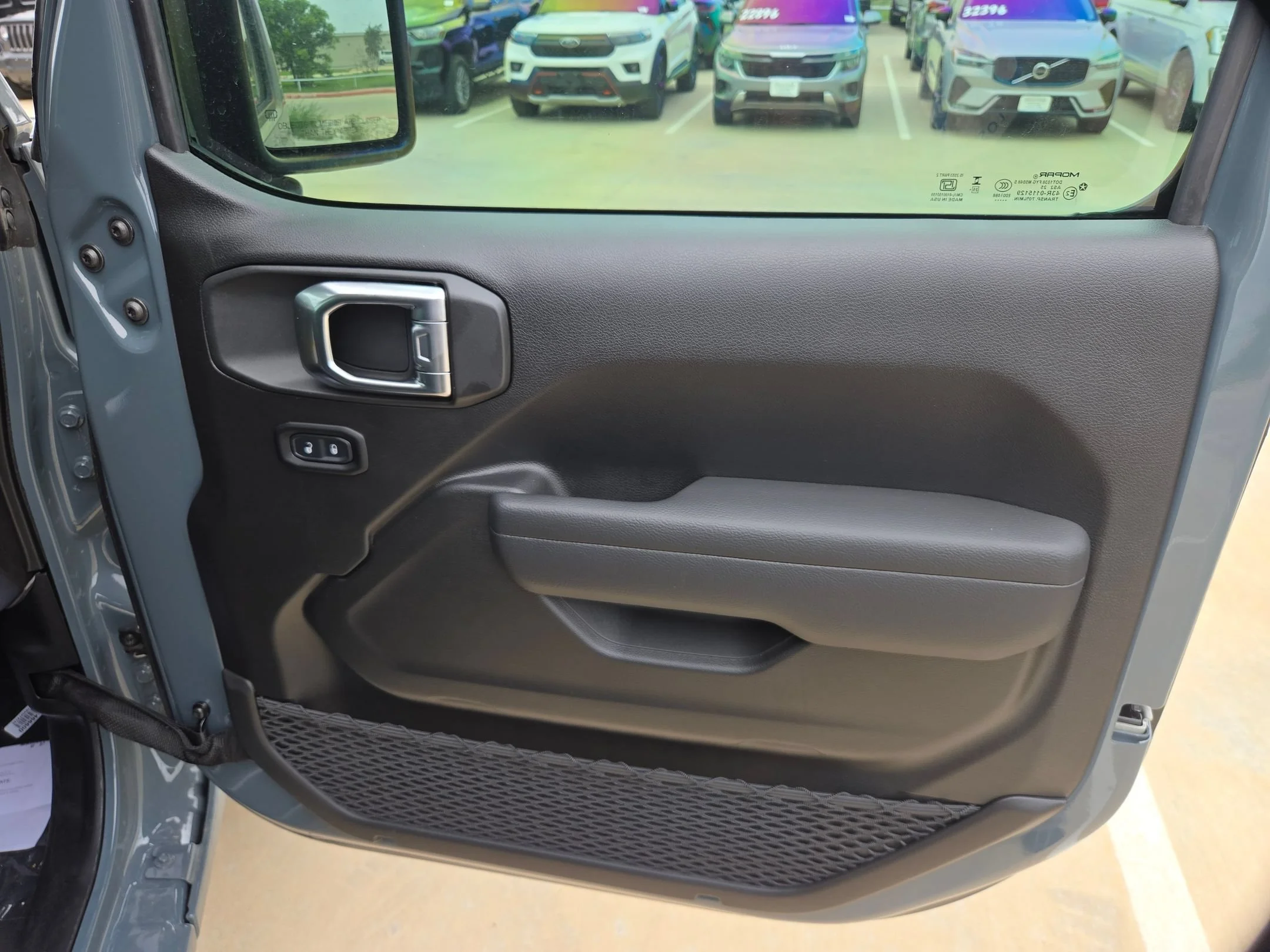 New 2026 Anvil Clear-Coat Exterior Paint Jeep Sport S image 24