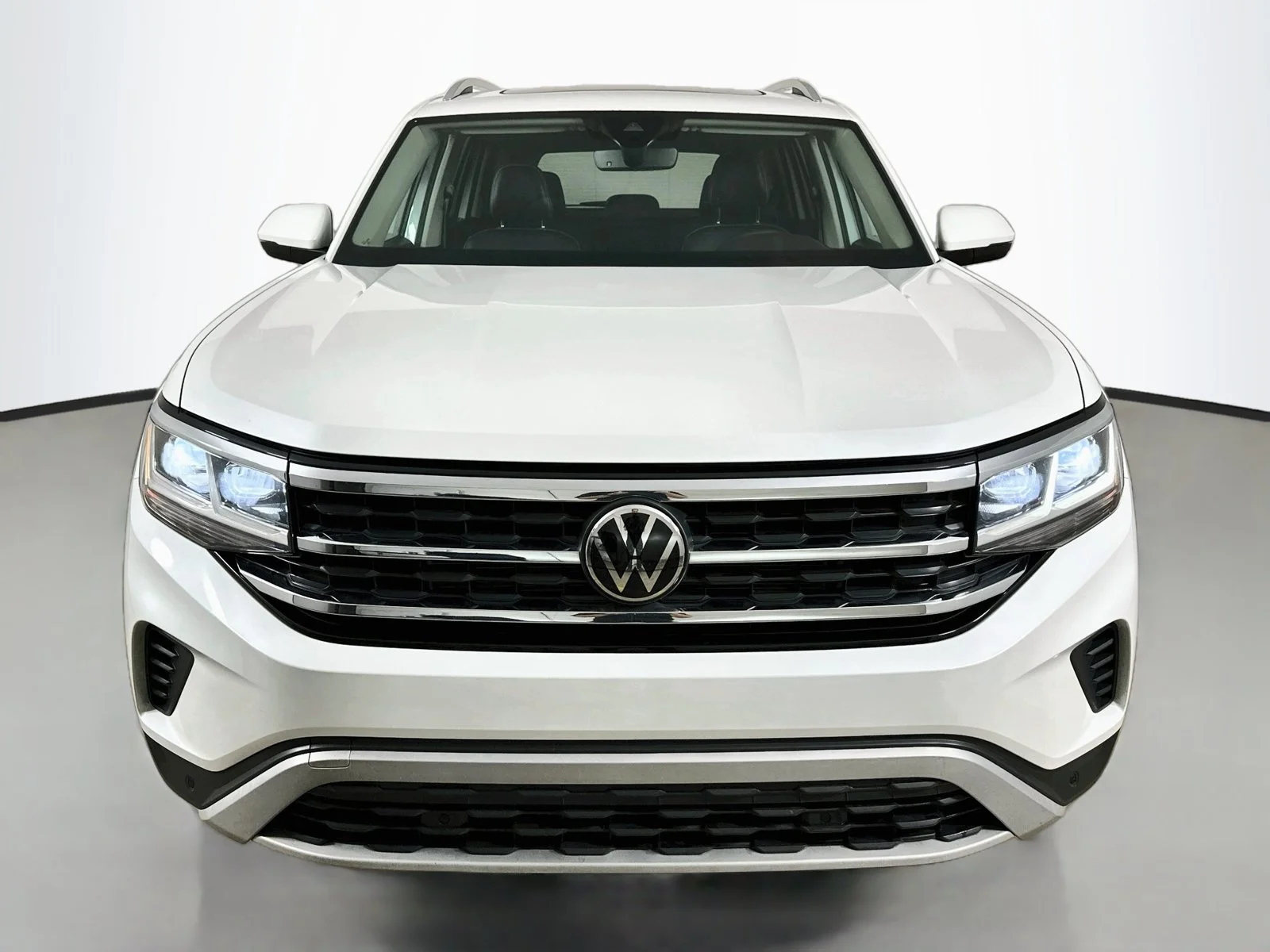 Used 2023 White Volkswagen  image 2