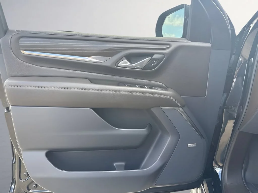 Used 2023 Onyx Black GMC Denali image 32