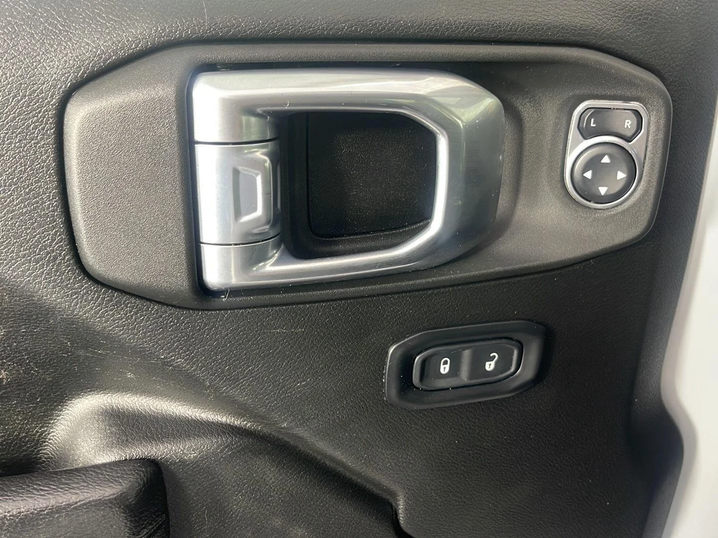 Used 2022 Bright White Clearcoat Jeep Mojave image 38